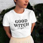 良い魔女黒と白の女性ハロウィーン Tシャツ<br><div class="desc">お祝好みの良い、悪い、または他の魔女の文字と一緒に使用できるタイポグラフィデザインシャツ「良い魔女」とスタイルでハロウィン。黒いスクロールデザインアクセントを含む。</div>