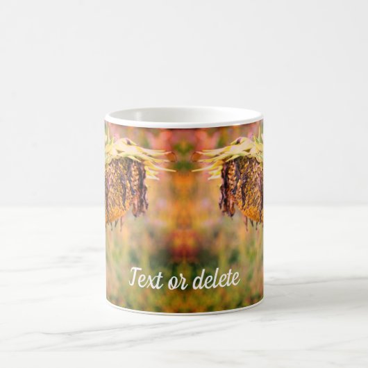 色あせたヒマワリパーソナライズされた花 コーヒーマグカップ (中央)