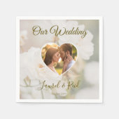 色あせた白いバラの花とカスタムウェディングフォト スタンダードカクテルナプキン (正面)