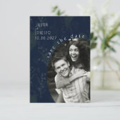 色あせた背景を持つ濃い青の谷のユリ (スタンド正面)