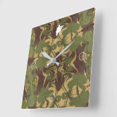 色あせた迷彩柄。忍んでおれ スクエア壁時計 (傾斜)