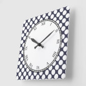 色で白いカラフルな水玉模様のローマディジット スクエア壁時計 (傾斜)