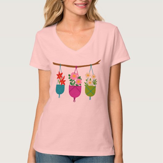 色とりどりのプランターの野の花 Tシャツ (正面)