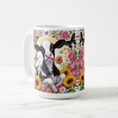 色とりどりの花と蝶の楽園の子牛 コーヒーマグカップ (正面左)