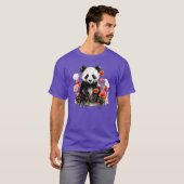 色とりどりの野花の咲く野原のパンダ Tシャツ (正面フル)