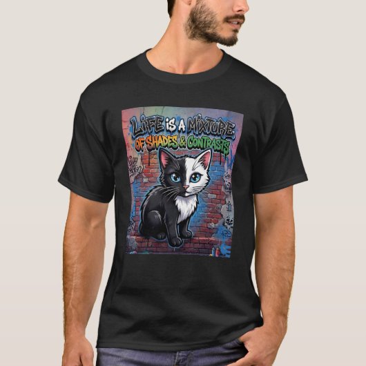 色と対比が織りなす人生のグラフィティ Tシャツ (正面)