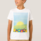 色と彩る花々の春の牧場の太陽 Tシャツ (正面)