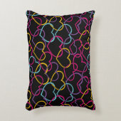 色のハートが付いているバレンタインパターン アクセントクッション (正面(垂直))