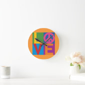 色のブロックのLOVE=Peaceの柱時計 ラウンド壁時計 (ホーム)