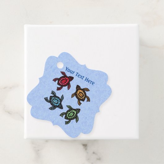 色の付いた貝殻に4匹のウミガメの抽象芸術マーク フェイバータグ (インサイチュ)