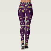 色の入ったパターンが混ざり合った紫色のパッチアート レギンス (裏面)