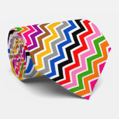 色の数々のジグザグシェブロン模様デザイン ネクタイ (ロール)
