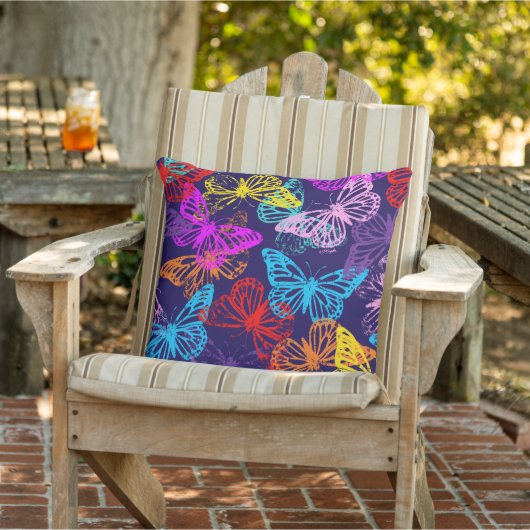 色の数々の蝶のパターン アウトドアクッション (椅子)