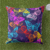 色の数々の蝶のパターン アウトドアクッション (芝生)