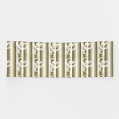 色の濃い絨毯は左右対称の幾何学的な特徴を持つ 横断幕 (横)