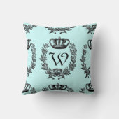 色の背景-モノグラム クッション (裏面)