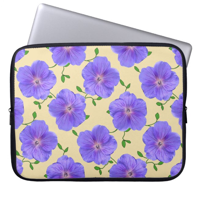 色の花の青いゼラニウム ラップトップスリーブ (正面)