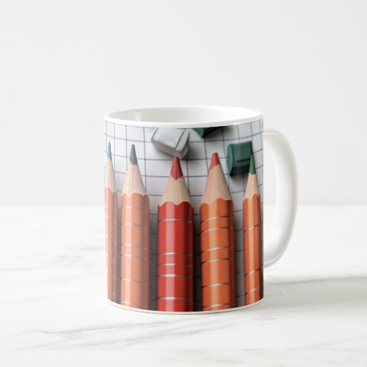 色を説明するために並べられた色鉛筆 コーヒーマグカップ (正面右)