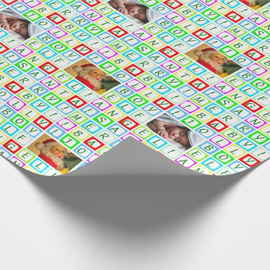 色パーソナライズされた付き正方形と2枚の写真 ラッピングペーパー (角)