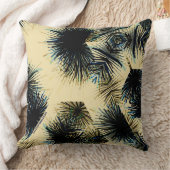 色ベージュの色合いで クッション (ブランケット)