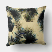 色ベージュの色合いで クッション (裏面)