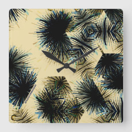 色ベージュの色合いで スクエア壁時計