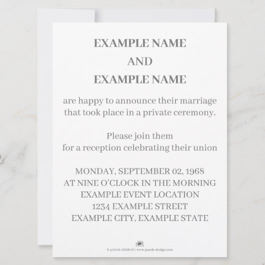 色付きの結婚式のカップルの手に指輪 (裏面)