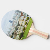 色彩の鮮やかな女性、ビクトリアンな家およびスカイライン 卓球ラケット (横)