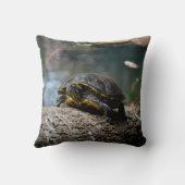 色彩の鮮やかな水カメの登山の丸太 クッション (裏面)