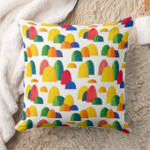 色彩の鮮やか丘 – 白 クッション (ブランケット)