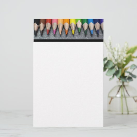 色鉛筆の列。 便箋 (スタンド正面)