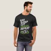 芝刈りおやじの名言 Eat Sleep Cut Grass Repeat Tシャツ (正面フル)