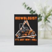 芝刈りの管理者のユーモア ポストカード (スタンド正面)