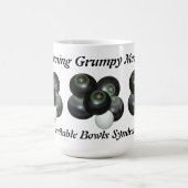 芝生おもしろいの椀に出て不機嫌なデザイン コーヒーマグカップ (中央)