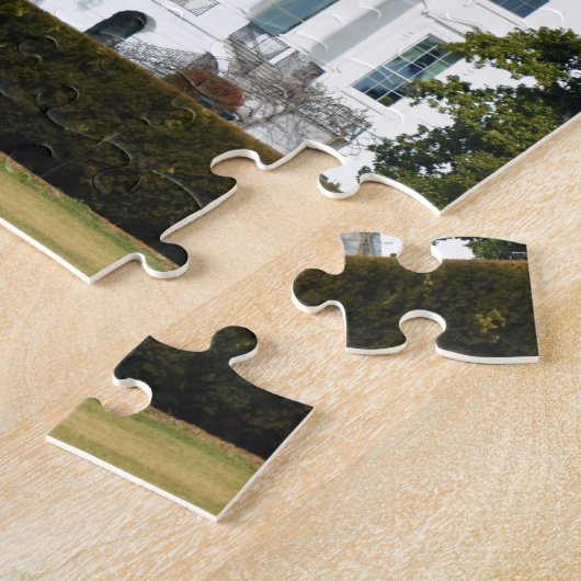 芝生から出たホワイトハウス ジグソーパズル (側面)