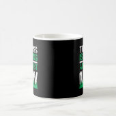 芝生のおもしろい草刈り草は庭の仕事ラを呼んでいる コーヒーマグカップ (中央)