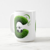芝生のオブジェのC文字とサッカーボール コーヒーマグカップ (正面左)