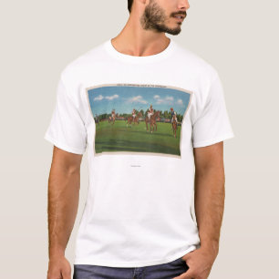 芝生のプレーヤーそして馬とのポロ場面 Tシャツ