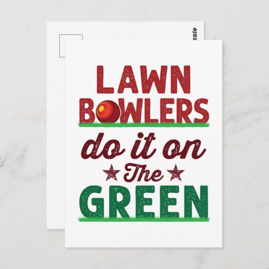 芝生のボウリングをする人、 クリケットの投手は緑の上でそれをする ポストカード (正面/裏面)