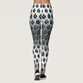 芝生のボウリングをする人、 クリケットの投手は芝生のボウルに レギンス (裏面)