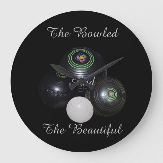 芝生のボウルは美しい大きな壁の時計をボウリング。 ラージ壁時計 (正面)