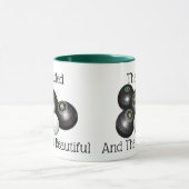 芝生のボールが美しいロゴをボウリング。 マグカップ (中央)