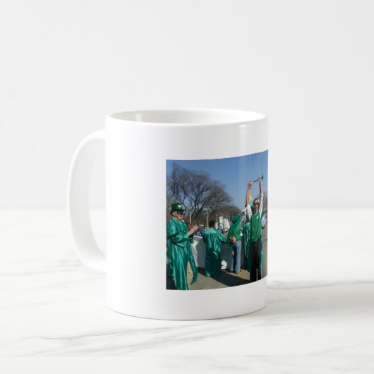 (芝生のレーンジャーが付いているオバマの)行進を刈ってBama下さい コーヒーマグカップ (正面左)