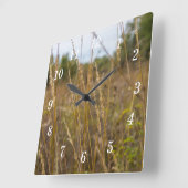 芝生の上の壁の時計を通して スクエア壁時計 (傾斜)