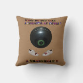 芝生の上の茶碗でだましなんて呼んでるおもしろい。 クッション (裏面)