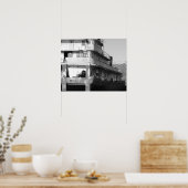 芝生の上の黒と白の古いタグボート16 x 20 ポスター (キッチン)