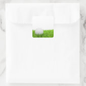 芝生の中のゴルフボール スクエアシール (バッグ)