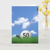 芝生の中の50歳の誕生日のゴルフボール カード (黄色い花)