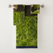 芝生の写真の可愛い茶色のフェレット バスタオルセット (インサイチュ)