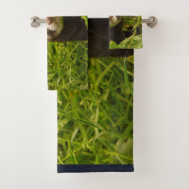 芝生の写真の可愛い茶色のフェレット バスタオルセット